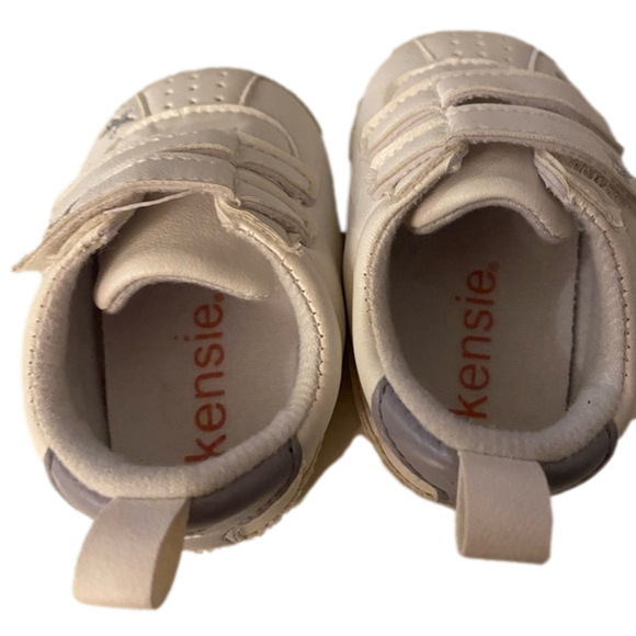 Kensie Baby Girls White Runners Size 2 - Picture 3 of 8